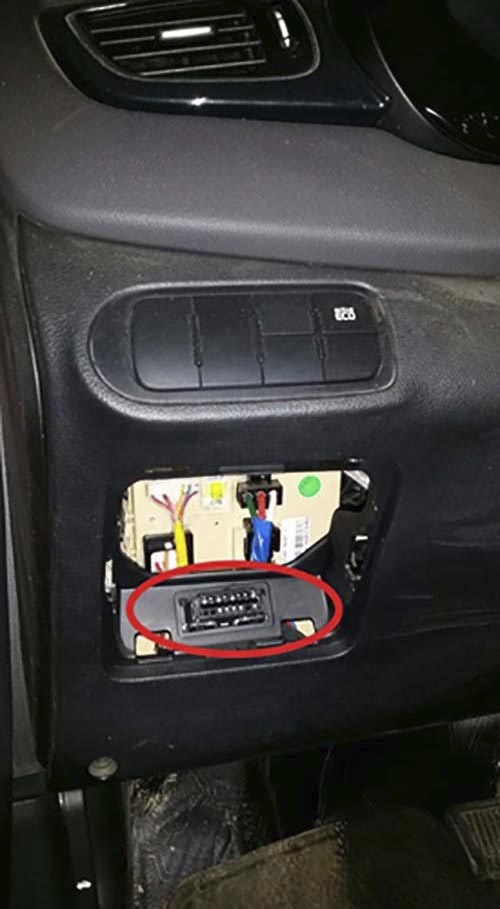 Диагностический разъем Kia Carens