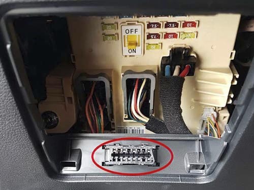Диагностический разъем Kia Cerato