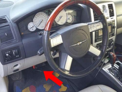 Диагностический разъем Chrysler 300C
