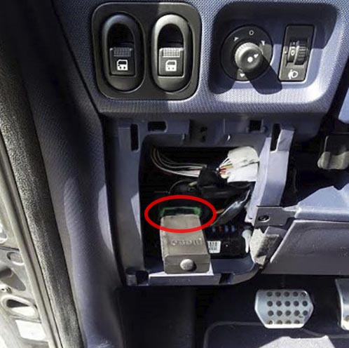 Диагностический разъем Peugeot 1007