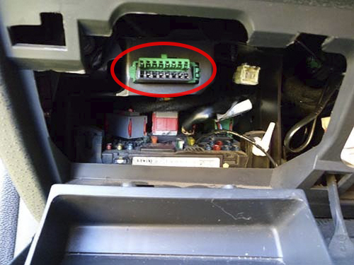 Где находится диагностический разъем Citroen C2