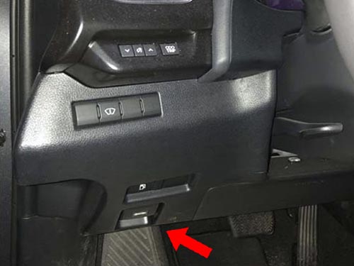 Диагностический разъем Lexus UX